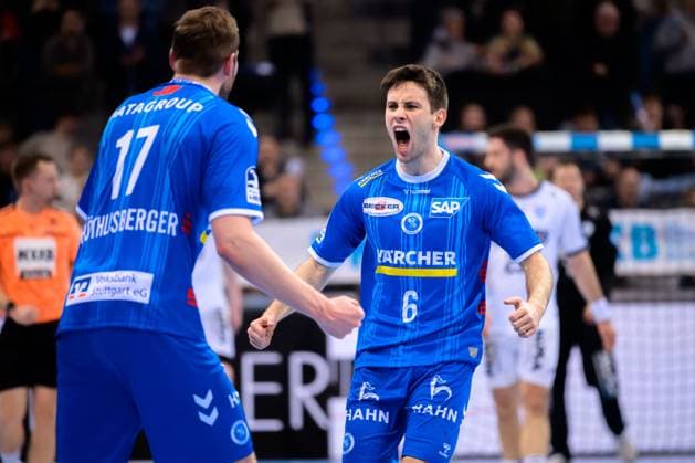 Stuttgart HBL 24 25 TVB Stuttgart TBV Lemgo v li Samuel Roethlisberger Stuttgart , Daniel Fernandez Stuttgart Jubel Freude Emotion Torjubel Torschuetze Torschütze Stuttgart Porsche Arena Baden Württemberg Germany
