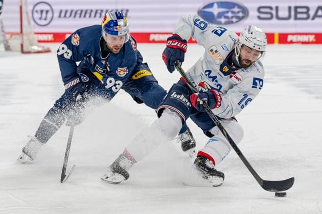 Battle for the puck duel between Maximilian Kastner EHC Red Bull Muenchen, 93 and Luke Esposito Adler Mannheim, 19 GER, EHC Red Bull Muenchen vs Adler Mannheim, ice hockey, DEL, playoffs, quarterfinals game 2, 2024 2025 season, 19 03 2025 GER, EHC Red Bull Muenchen vs Adler Mannheim, ice hockey, DEL, playoffs, quarterfinals game 2, 2024 2025 season, 19 03 2025 Muenchen Copyright: xEibner-Pressefoto HeikexFeinerx EP_HFR