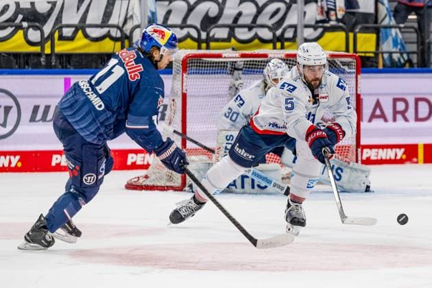 Battle for the puck duel between Markus Eisenschmid EHC Red Bull Muenchen, 11 and Tobias Fohrler Adler Mannheim, 5 GER, EHC Red Bull Muenchen vs Adler Mannheim, Ice Hockey, DEL, Playoffs, Quarterfinals Game 4, Season 2024 2025, 23 03 2025 GER, EHC Red Bull Muenchen vs Adler Mannheim, Ice Hockey, DEL, Playoffs, Quarterfinals Game 4, Season 2024 2025, 23 03 2025 Muenchen Copyright: xEibner-Pressefoto HeikexFeinerx EP_HFR