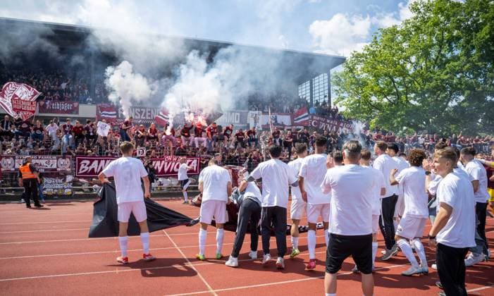 Soccer, Men, Season 2024 2025, COSY WASCH Berlin State Cup Final at Mommsenstadion, BSV Eintracht Mahlsdorf BFC Dynamo 0 2 , BFC fans and players, cheering after the final whistle, 24 05 2025, Copyright: xMatthiasxKochx