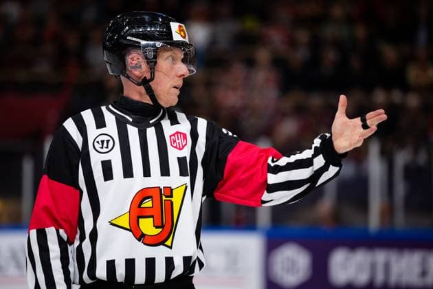 250829 Referee Mikael Holm during the CHL game between Frölunda and Bolzano on August 29, 2025 in Göteborg Photo Michael Erichsen BILDBYRAN COP 89 MI0870 bbeng bolzano champions hockey league chl frölunda ice hockey ishockey Copyright: MICHAELxERICHSEN BB250829MI109