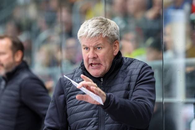Head Coach Bill Peters Augsburger Panther , Augsburger Panther vs Graz99ers, Test match, Ice field hockey, Penny DEL, 31 08 2025 Augsburg Bayern Germany Copyright: xkolbert-press ChristianxKolbertx