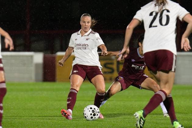 Barclays Women s Super League match between West Ham United and Arsenal LONDON, ENGLAND - SEPTEMBER 12: Beth Mead of Arsenal during the Barclays Women s Super League match between West Ham United and Arsenal at Chigwell Construction Stadium on September 12, 2025 in London, England London United Kingdom Copyright: xNinaxFarooqix