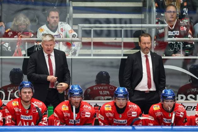 Head Coach Bill Peters Augsburger Panther , Co Coach Thomas Dolak Augsburger Panther , Augsburger Panther vs Adler Mannheim, 2 Spieltag, Eishockey, Penny DEL, 14 09 2025 Augsburg Bayern Germany Copyright: xkolbert-press ChristianxKolbertx