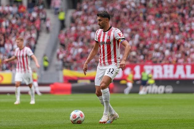Vincenzo Grifo SC Freiburg, 32 on the ball , Germany, Soccer, 1 Bundesliga, Matchday 3, 2025 2026, SC Freiburg vs VfB Stuttgart, 13 09 2025, Europa Park Stadion, Freiburg, Germany DFL REGULATIONS PROHIBIT ANY USE OF PHOTOGRAPHS AS IMAGE SEQUENCES AND OR QUASI VIDEO Freiburg Europa Park Stadion Baden Württemberg Germany Copyright: xArnexAmbergx