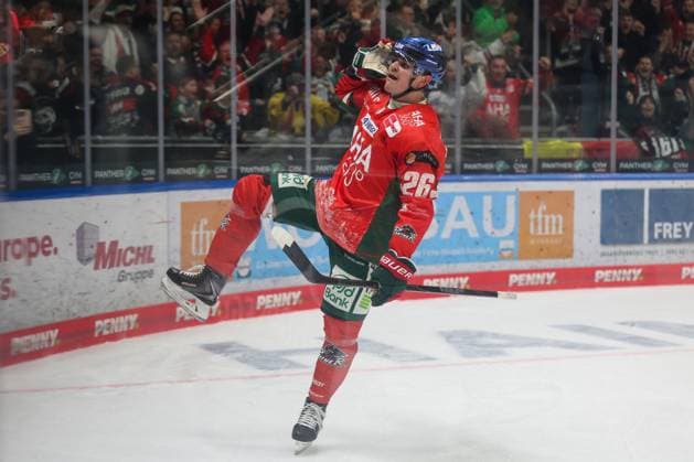 Goal celebration of Alexander Blank 26 Augsburger Panther to 1 0, Augsburger Panther vs Adler Mannheim, 2 Spieltag, Eishockey, Penny DEL, 14 09 2025 Augsburg Bayern Germany Copyright: xkolbert-press DunjaxDietrichx