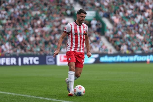 Vincenzo Grifo SC Freiburg, 32 on the ball , Germany, Soccer, 1 Bundesliga, Matchday 4, 2025 2026, SV Werder Bremen vs SC Freiburg, 20 09 2025, Weserstadion, Bremen, Germany DFL REGULATIONS PROHIBIT ANY USE OF PHOTOGRAPHS AS IMAGE SEQUENCES AND OR QUASI VIDEO Bremen Weserstadion Bremen Germany Copyright: xArnexAmbergx