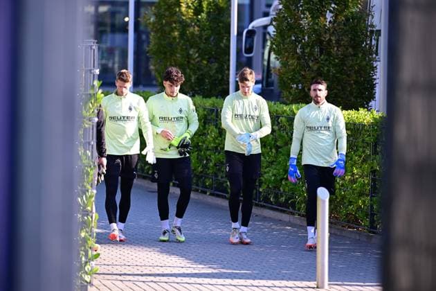 01 10 2025 Moenchengladbach Football, Men, Season 2025 2026, Training Borussia Moenchengladbach f li Goalkeeper Jonas Omlin Gladbach , Goalkeeper Tiago Pereira Cardoso Gladbach , Goalkeeper Moritz Nicolas Gladbach , Goalkeeper Tobias Sippel Gladbach DFL regulations prohibit any use of photographs as image sequences and or quasi video Borussia Park NRW Germany
