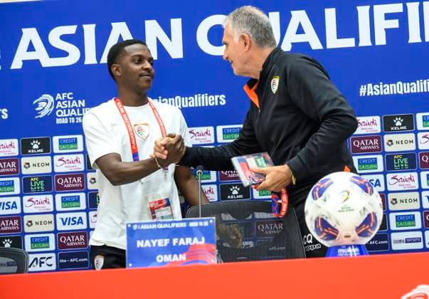 press conference, PK, Pressekonferenz TEAM OMAN-2026 FIFA World Cup, WM, Weltmeisterschaft, Fussball ASIAN QUALIFIER PLAYOFFS Head coach of Oman Carlos Queiroz (R) and player Nayef Faraj (L) attend a press conference ahead of the FIFA World Cup 2026 AFC Asian qualifiers playoffs group A match between United Arab Emirates and Oman at Jassim Bin Hamad Stadium in Doha, Qatar, on October 10, 2025. DOHA Qatar Copyright: xNOUSHADx