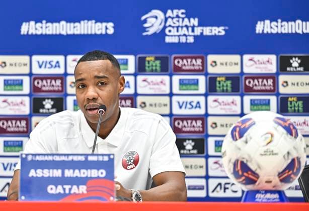 press conference, PK, Pressekonferenz TEAM QATAR-2026 FIFA World Cup, WM, Weltmeisterschaft, Fussball ASIAN QUALIFIER PLAYOFFS Qatar player Assim Madibo attends a press conference ahead of the FIFA World Cup 2026 AFC Asian qualifiers playoffs group A match between Qatar and United Arab Emirates at Jassim Bin Hamad Stadium in Doha, Qatar, on October 13, 2025. DOHA Qatar Copyright: xNOUSHADxTHEKKAYILx
