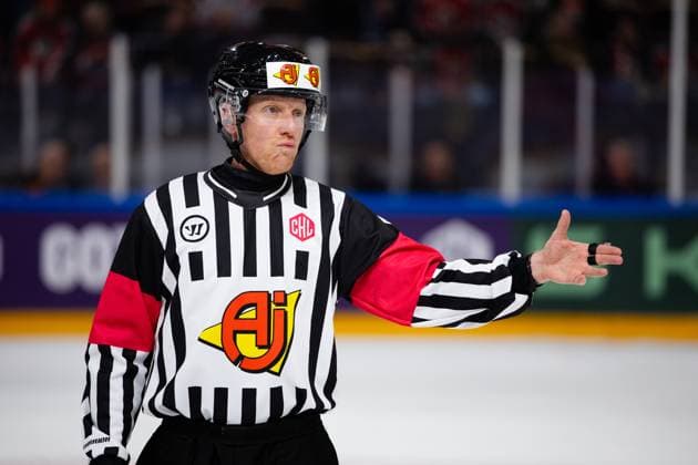 251014 Referee Mikael Holm during the CHL game between Frölunda and SC Bern on October 14, 2025 in Gothenburg Photo Michael Erichsen BILDBYRAN COP 89 MI0889 bbeng champions hockey league chl frölunda ice hockey ishockey sc bern Copyright: MICHAELxERICHSEN BB251014MI086