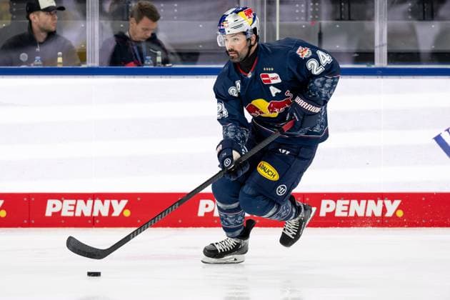 Ryan Murphy EHC Red Bull Muenchen, 24 GER, EHC Red Bull Muenchen vs Dresdner Eisloewen, Ice Hockey, DEL, Matchday 12, Season 2025 2026, 19 10 2025 GER, EHC Red Bull Muenchen vs Dresdner Eisloewen, Ice Hockey, DEL, Matchday 12, Season 2025 2026, 19 10 2025 Muenchen Copyright: xEibner-Pressefoto FranzxFeinerx EP_HFR