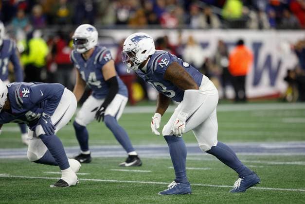 NFL, American Football Herren, USA 2025: Jets Vs Patriots NOV 13 November 13, 2025; Foxborough, MA, USA; New England Patriots linebacker Anfernee Jennings (33) in action during the NFL game between New York Jets and New England Patriots at Gillette Stadium in Foxborough, MA. (Credit Image: Anthony Nesmith Cal Media) (Credit Image: Anthony Nesmith Cal Sport Media) Foxborough Massachusetts United States EDITORIAL USE ONLY Copyright: xx ZUMA-20251113_zma_c04_058.jpg AnthonyxNesmithx csmphotothree442580