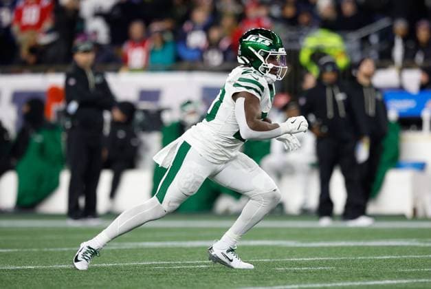 NFL, American Football Herren, USA 2025: Jets Vs Patriots NOV 13 November 13, 2025; Foxborough, MA, USA; New York Jets running back Breece Hall (20) n action during the NFL game between New York Jets and New England Patriots at Gillette Stadium in Foxborough, MA. (Credit Image: Anthony Nesmith Cal Media) (Credit Image: Anthony Nesmith Cal Sport Media) Foxborough Massachusetts United States EDITORIAL USE ONLY Copyright: xx ZUMA-20251113_zma_c04_056.jpg AnthonyxNesmithx csmphotothree442582