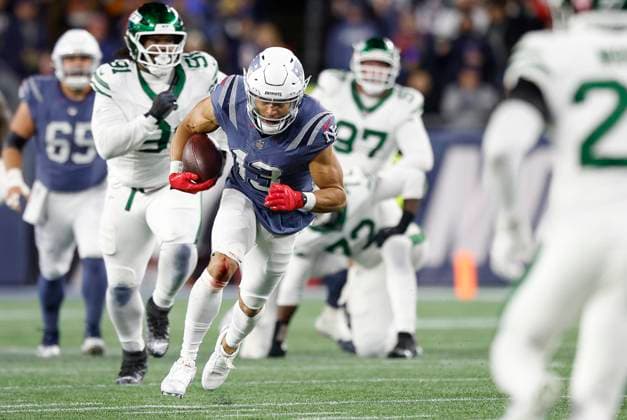 NFL, American Football Herren, USA 2025: Jets Vs Patriots NOV 13 November 13, 2025; Foxborough, MA, USA; New England Patriots wide receiver Mack Hollins (13) runs after a catch during the NFL game between New York Jets and New England Patriots at Gillette Stadium in Foxborough, MA. (Credit Image: Anthony Nesmith Cal Media) (Credit Image: Anthony Nesmith Cal Sport Media) Foxborough Massachusetts United States EDITORIAL USE ONLY Copyright: xx ZUMA-20251113_zma_c04_051.jpg AnthonyxNesmithx csmphotothree442587