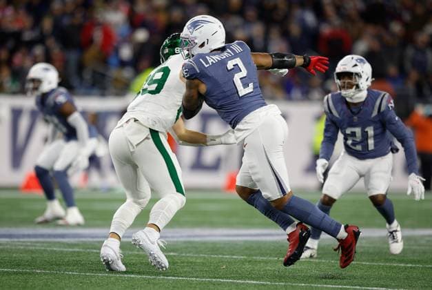 NFL, American Football Herren, USA 2025: Jets Vs Patriots NOV 13 November 13, 2025; Foxborough, MA, USA; New England Patriots linebacker Harold Landry III (2) in action during the NFL game between New York Jets and New England Patriots at Gillette Stadium in Foxborough, MA. (Credit Image: Anthony Nesmith Cal Media) (Credit Image: Anthony Nesmith Cal Sport Media) Foxborough Massachusetts United States EDITORIAL USE ONLY Copyright: xx ZUMA-20251113_zma_c04_050.jpg AnthonyxNesmithx csmphotothree442588