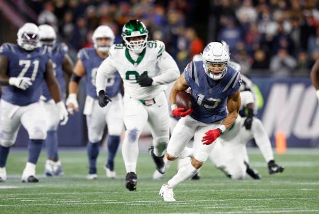 NFL, American Football Herren, USA 2025: Jets Vs Patriots NOV 13 November 13, 2025; Foxborough, MA, USA; New England Patriots wide receiver Mack Hollins (13) runs after a catch during the NFL game between New York Jets and New England Patriots at Gillette Stadium in Foxborough, MA. (Credit Image: Anthony Nesmith Cal Media) (Credit Image: Anthony Nesmith Cal Sport Media) Foxborough Massachusetts United States EDITORIAL USE ONLY Copyright: xx ZUMA-20251113_zma_c04_040.jpg AnthonyxNesmithx csmphotothree442598