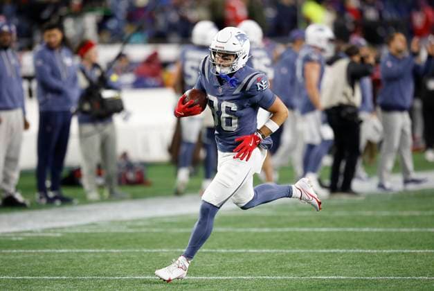 NFL, American Football Herren, USA 2025: Jets Vs Patriots NOV 13 November 13, 2025; Foxborough, MA, USA; New England Patriots wide receiver Efton Chism III (86) warms up during the NFL game between New York Jets and New England Patriots at Gillette Stadium in Foxborough, MA. (Credit Image: Anthony Nesmith Cal Media) (Credit Image: Anthony Nesmith Cal Sport Media) Foxborough Massachusetts United States EDITORIAL USE ONLY Copyright: xx ZUMA-20251113_zma_c04_079.jpg AnthonyxNesmithx csmphotothree442637