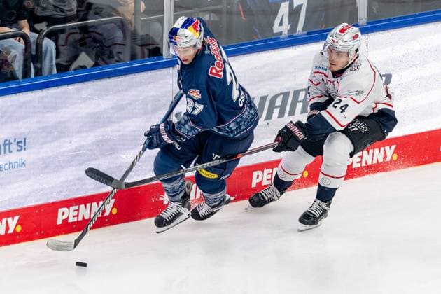 Fight for the puck duel between Veit Oswald EHC Red Bull Muenchen, 27 and Marcus Weber Nuernberg Ice Tigers, 24 GER, EHC Red Bull Muenchen vs Nuernberg Ice Tigers, Ice Hockey, DEL, Matchday 19, Season 2025 2026, 16 11 2025 GER, EHC Red Bull Muenchen vs Nuernberg Ice Tigers, Ice Hockey, DEL, Matchday 19, Season 2025 2026, 16 11 2025 Muenchen Copyright: xEibner-Pressefoto HeikexFeinerx EP_HFR