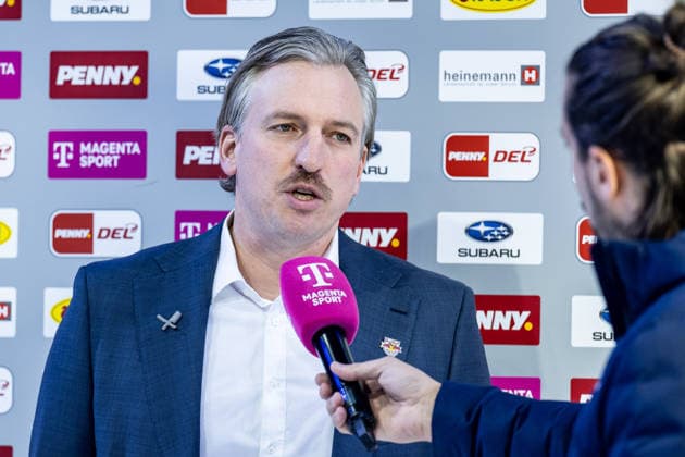 Max Kaltenhauser Co Coach, EHC Red Bull Muenchen in an interview with Magentasport Portrait Portraet GER, EHC Red Bull Muenchen vs Straubing Tigers, Ice Hockey, DEL, 22 Matchday, Season 2025 2026, 25 11 2025 GER, EHC Red Bull Muenchen vs Straubing Tigers, Ice Hockey, DEL, 22 Matchday, Season 2025 2026, 25 11 2025 Muenchen Copyright: xEibner-Pressefoto HeikexFeinerx EP_HFR