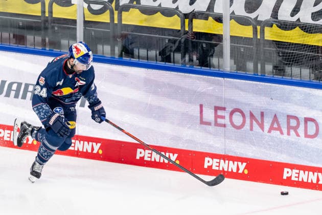 Ryan Murphy EHC Red Bull Muenchen, 24 GER, EHC Red Bull Muenchen vs Straubing Tigers, Ice Hockey, DEL, 22 Matchday, Season 2025 2026, 25 11 2025 GER, EHC Red Bull Muenchen vs Straubing Tigers, Ice Hockey, DEL, 22 Matchday, Season 2025 2026, 25 11 2025 Muenchen Copyright: xEibner-Pressefoto HeikexFeinerx EP_HFR