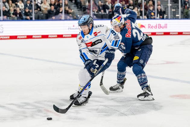 Fight for the puck duel between Veit Oswald EHC Red Bull Muenchen, 27 and Myles Powell ERC Ingolstadt, 9 GER, EHC Red Bull Muenchen vs ERC Ingolstadt, Ice Hockey, DEL, 25 Matchday, Season 2025 2026, 05 12 2025 GER, EHC Red Bull Muenchen vs ERC Ingolstadt, Ice Hockey, DEL, 25 Matchday, Season 2025 2026, 05 12 2025 Muenchen Copyright: xEibner-Pressefoto HeikexFeinerx EP_HFR