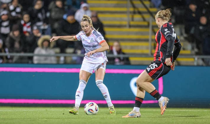 GER, Frankfurt, Eintracht Frankfurt vs FC Bayern Munich, Google Pixel Bundesliga, Football, DFB, Season 2025 2026, Stadion am Brentanobad, 12 Matchday in picture f l Giulia Gwinn Bayern Munich 7 , Jella Veit Eintracht Frankfurt 25 DFB DFL REGULATIONS PROHIBIT ANY USE OF PHOTOGRAPHS AS IMAGE SEQUENCES AND OR QUASI VIDEO, 07 12 2026 Copyright: HMBxMedia HendrikxHamelau