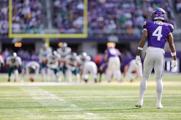 MINNEAPOLIS, MN - OCTOBER 19: Minnesota Vikings wide receiver Myles Price (4) gets ready to return a punt during the first half of NFL, American Football Herren, USA game between the Minnesota Vikings and Philadelphia Eagles on October 19th, 2025, at U.S. Bank Stadium in Minneapolis, MN. (Photo by Bailey Hillesheim Icon Sportswire) NFL: OCT 19 Eagles at Vikings EDITORIAL USE ONLY Icon251019230