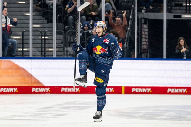 Markus Eisenschmid EHC Red Bull Muenchen, 11 celebrates his goal for 1 0 GER, EHC Red Bull Muenchen vs Augsburger Panther, Ice Hockey, DEL, Matchday 34, Season 2025 2026, 30 12 2025 GER, EHC Red Bull Muenchen vs Augsburger Panther, Ice Hockey, DEL, Matchday 34, Season 2025 2026, 30 12 2025 Muenchen Copyright: xEibner-Pressefoto HeikexFeinerx EP_HFR