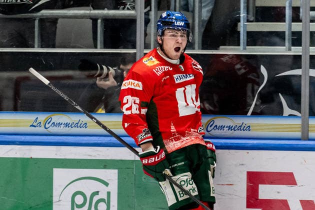 Alexander Blank Augsburger Panther, 26 celebrates his goal for 7 5 GER, Augsburger Panther vs Schwenninger Wild Wings, Ice Hockey, DEL, 35 Matchday, Season 2025 2026, 02 01 2026 GER, Augsburger Panther vs Schwenninger Wild Wings, Ice Hockey, DEL, 35 Matchday, Season 2025 2026, 02 01 2026 Augsburg Copyright: xEibner-Pressefoto HeikexFeinerx EP_HFR