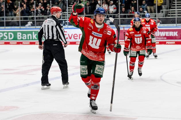 Alexander Blank Augsburger Panther, 26 returning to the bench after his goal for 7 5 GER, Augsburger Panther vs Schwenninger Wild Wings, Ice Hockey, DEL, 35 Matchday, Saison 2025 2026, 02 01 2026 GER, Augsburger Panther vs Schwenninger Wild Wings, Ice Hockey, DEL, 35 Matchday, Saison 2025 2026, 02 01 2026 Augsburg Copyright: xEibner-Pressefoto HeikexFeinerx EP_HFR