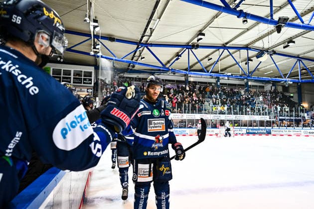 Goalscorer Colin Ugbekile Iserlohn Roosters, 79 , GER, Iserlohn Roosters vs Nuernberg Ice Tigers, Ice field hockey, Penny DEL, Matchday 34, Season 2025 2026, 02 01 2026, GER, Iserlohn Roosters vs Nuernberg Ice Tigers, Ice field hockey, Penny DEL, Matchday 34, Season 2025 2026, 02 01 2026 Iserlohn Copyright: xJonasxBrockmann Eibner-Pressefotx EP_JBN