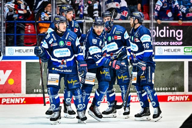 Goal celebration, jubilation, joy for goal scorer Colin Ugbekile Iserlohn Roosters, 79 Kyle Wood Iserlohn Roosters, 3 Daniel Fischbuch Iserlohn Roosters, 71 Anthony Camara Iserlohn Roosters, 36 , GER, Iserlohn Roosters vs Eisbaeren Berlin, Ice Hockey, Penny DEL, 38 Matchday, Season 2025 2026, 08 01 2026, GER, Iserlohn Roosters vs Eisbaeren Berlin, Ice Hockey, Penny DEL, 38 Matchday, Season 2025 2026, 08 01 2026 Iserlohn Copyright: xJonasxBrockmann Eibner-Pressefotx EP_JBN