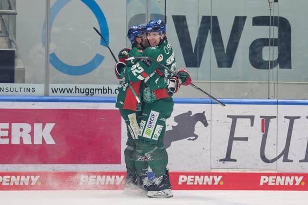Goal celebration by Alexander Blank 26 Augsburger Panther , Thomas Schemitsch 62 Augsburger Panther , Augsburger Panther vs Loewen Frankfurt, 40 Matchday, Ice Hockey, Penny DEL, 16 01 2026 Augsburg Bayern Germany Copyright: xkolbert-press DunjaxDietrichx