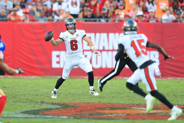 TAMPA, FL - OCTOBER 12: Tampa Bay Buccaneers Quarterback Baker Mayfield (6) scrambles around the backfield before taking off for the first down during the Regular Season game between the San Francisco 49ers and the Tampa Bay Buccaneers on October 12, 2025 at Raymond James Stadium in Tampa, Florida. (Photo by Cliff Welch Icon Sportswire) NFL, American Football Herren, USA OCT 12 49ers at Buccaneers EDITORIAL USE ONLY Icon357251012040