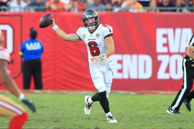 TAMPA, FL - OCTOBER 12: Tampa Bay Buccaneers Quarterback Baker Mayfield (6) scrambles around the backfield before taking off for the first down during the Regular Season game between the San Francisco 49ers and the Tampa Bay Buccaneers on October 12, 2025 at Raymond James Stadium in Tampa, Florida. (Photo by Cliff Welch Icon Sportswire) NFL, American Football Herren, USA OCT 12 49ers at Buccaneers EDITORIAL USE ONLY Icon357251012041