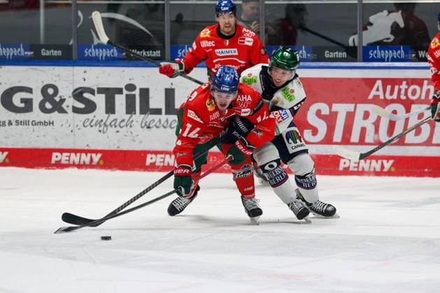in duel, action, with D J Busdeker 14 Augsburger Panther , Frederik Tiffels 95 Eisbaeren Berlin , Augsburger Panther vs Eisbaeren Berlin, 44 Matchday, Ice Hockey, Penny DEL, 27 01 2026 Augsburg Bayern Germany Copyright: xkolbert-press ChristianxKolbertx