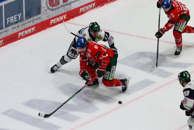 in duel, action, with D J Busdeker 14 Augsburger Panther , Jean Sebastien Dea 17 Eisbaeren Berlin , Augsburger Panther vs Eisbaeren Berlin, 44 Matchday, Ice Hockey, Penny DEL, 27 01 2026 Augsburg Bayern Germany Copyright: xkolbert-press ChristianxKolbertx