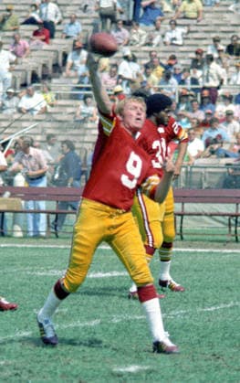 October 13, 1974, Washington, District Of Columbia, USA: Washington Redskins quarterback Sonny Jurgensen 9 warms-up prior to the game against the Miami Dolphins at RFK Stadium in Washington, DC on October 13, 1974. The Redskins won the game 20 - 17 Washington USA - ZUMAs152 19741013_faa_s152_001 Copyright: xArniexSachsx Washington USA - ZUMA0846 19741013_faa_s152_001 Copyright: xIMAGO ArniexSachsx