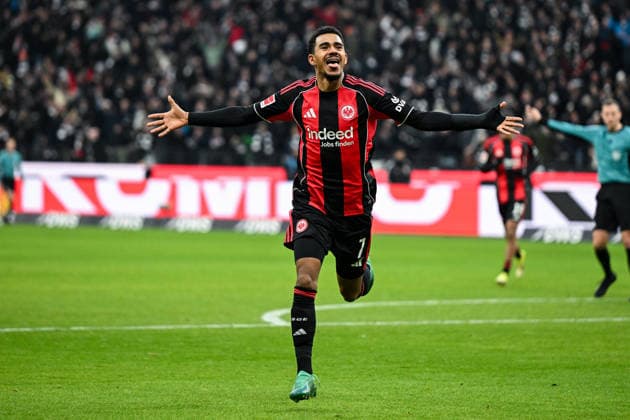 Ansgar Knauff Eintracht Frankfurt, 07 celebrates the goal for 3 0, GER, Eintracht Frankfurt vs Borussia Mönchengladbach, Fussball Bundesliga, 22 Spieltag, Saison 2025 2026, 14 02 2026 DFL regulations prohibit any use of photographs as image sequences and or quasi video GER, Eintracht Frankfurt vs Borussia Mönchengladbach, Fussball Bundesliga, 22 Spieltag, Saison 2025 2026, 14 02 2026 Frankfurt am Main Copyright: xEibner-Pressefoto FlorianxWiegandx EP_FWD