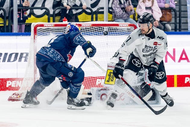 Tobias Rieder EHC Red Bull Muenchen, 8 misses here against Moritz Mueller Koelner Haie, 91 and Janne Juvonen goalie, Koelner Haie, 30 GER, EHC Red Bull Muenchen vs Koelner Haie, Ice Hockey, DEL, 47 Matchday, Season 2025 2026, 01 03 2026 GER, EHC Red Bull Muenchen vs Koelner Haie, Ice Hockey, DEL, 47 Matchday, Season 2025 2026, 01 03 2026 Muenchen Copyright: xEibner-Pressefoto HeikexFeinerx EP_HFR