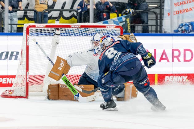 Tobias Rieder EHC Red Bull Muenchen, 8 missed here against Florian Bugl Goalkeeper, Straubing Tigers, 1 GER, EHC Red Bull Muenchen vs Straubing Tigers, Ice Hockey, DEL, 51 Matchday, Season 2025 2026, 13 03 2026 GER, EHC Red Bull Muenchen vs Straubing Tigers, Ice Hockey, DEL, 51 Matchday, Season 2025 2026, 13 03 2026 Muenchen Copyright: xEibner-Pressefoto FranzxFeinerx EP_HFR