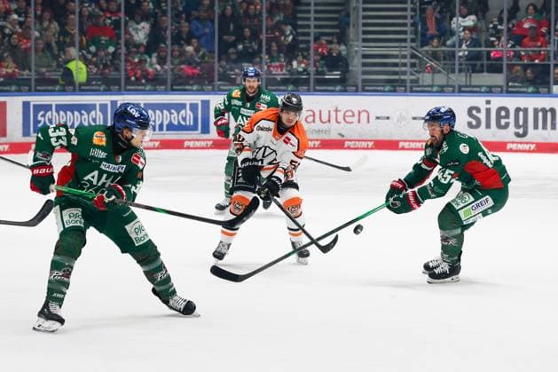 in duel, action, with Tim Wohlgemuth 33 Augsburger Panther , Julius Ramoser 50 Grizzlys Wolfsburg , Jason Bast 45 Augsburger Panther , Augsburger Panther vs Grizzlys Wolfsburg, 52 Matchday, Ice Hockey, Penny DEL, 15 03 2026 Augsburg Bayern Germany Copyright: xkolbert-press ChristianxKolbertx