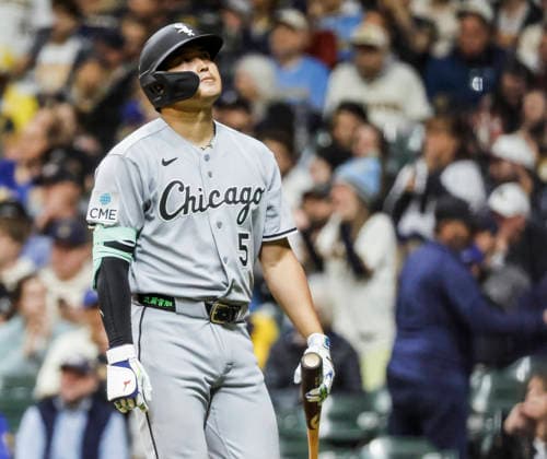Chicago White Sox first baseman Munetaka Murakami walks to the dugout after striking out swinging in the fifth inning of the MLB, Baseball Herren, USA game between the Chicago White Sox and the Milwaukee Brewers at American Family Field in Milwaukee, Wisconsin on Saturday, March 28, 2026. MIL20260328827 TANNENxMAURY