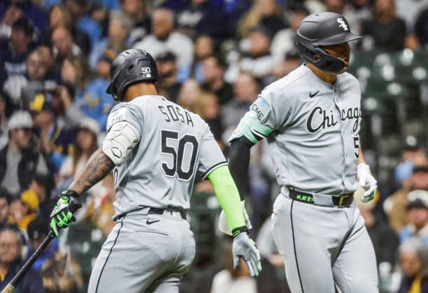 Chicago White Sox first baseman Munetaka Murakami (R) celebrates with Chicago White Sox second baseman Lenyn Sosa (L) after hitting a home run in the fourth inning of the MLB, Baseball Herren, USA game between the Chicago White Sox and the Milwaukee Brewers at American Family Field in Milwaukee, Wisconsin on Saturday, March 28, 2026. MIL20260328821 TANNENxMAURY