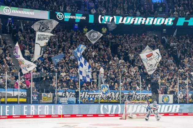 Munich fans in the North Curve behind Devin Williams goalie, ERC Ingolstadt, 31 cheer the goal for 5 3 GER, EHC Red Bull Muenchen vs ERC Ingolstadt, Ice Hockey, DEL, Playoffs, Quarterfinals Game 5, Season 2025 2026, 02 04 2026 GER, EHC Red Bull Muenchen vs ERC Ingolstadt, Ice Hockey, DEL, Playoffs, Quarterfinals Game 5, Season 2025 2026, 02 04 2026 Muenchen Copyright: xEibner-Pressefoto HeikexFeinerx EP_HFR
