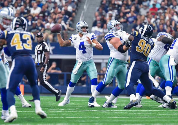 October 01, 2017: Dallas Cowboys quarterback Dak Prescott 4 passes in the third quarter during an NFL, American Football Herren, USA football game between the Los Angeles Rams and the Dallas Cowboys at AT&T Stadium in Arlington, TX Los Angeles defeated Dallas 35-30 Albert Pena CSM Copyright: xAlbertxPenax