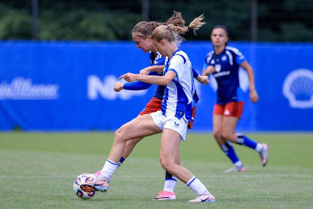 From left: Camilla Linberg (Hamburger SV, HSV), No. 7, and Aurelia Haesler (Hertha BSC), No. 10, in a one-on-one battle; duel; dynamic play; action; game scene; July 11, 2026, Hamburg, Germany, soccer, women’s friendly, Hamburger SV vs. Hertha BSC xobx