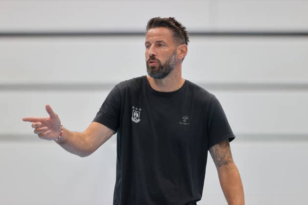 July 22, 2026, xtgx, Handball, Opel HBL, SC Magdeburg: First training session of the season by Bennet Wiegert in Magdeburg; coach gives instructions, gesturing with his arms, gesticulate, gives instructions in Magdeburg