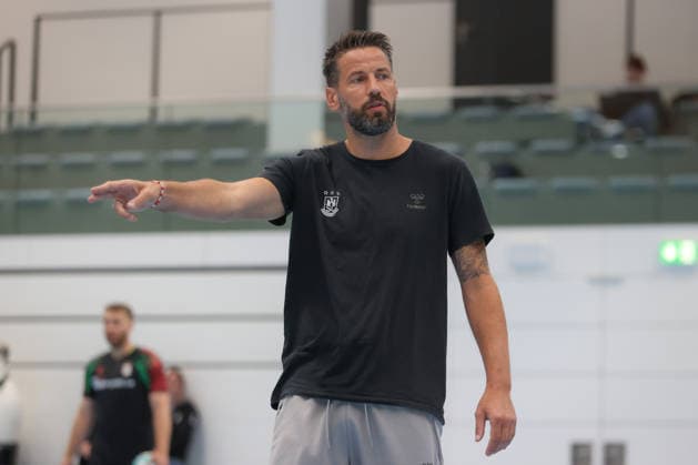 July 22, 2026, xtgx, Handball, Opel HBL, SC Magdeburg: First training session of the season by Bennet Wiegert in Magdeburg; coach gives instructions, gesturing with his arms, gesticulate, gives instructions in Magdeburg